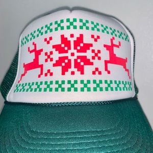 Nissun Holiday hat
